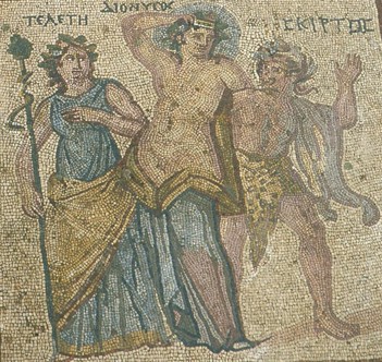 Telete, Dyonisos et Skyrtos.